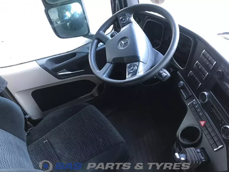 Mercedes-Benz Actros MP4 Mercedes StreamSpace L-cab L2H2 A 000 600 01 01 - Cab and interior for Truck: picture 5 Mercedes-Benz Actros MP4 Mercedes StreamSpace L-cab L2H2 A 000 600 01 01 - Cab and interior for Truck: picture 5
