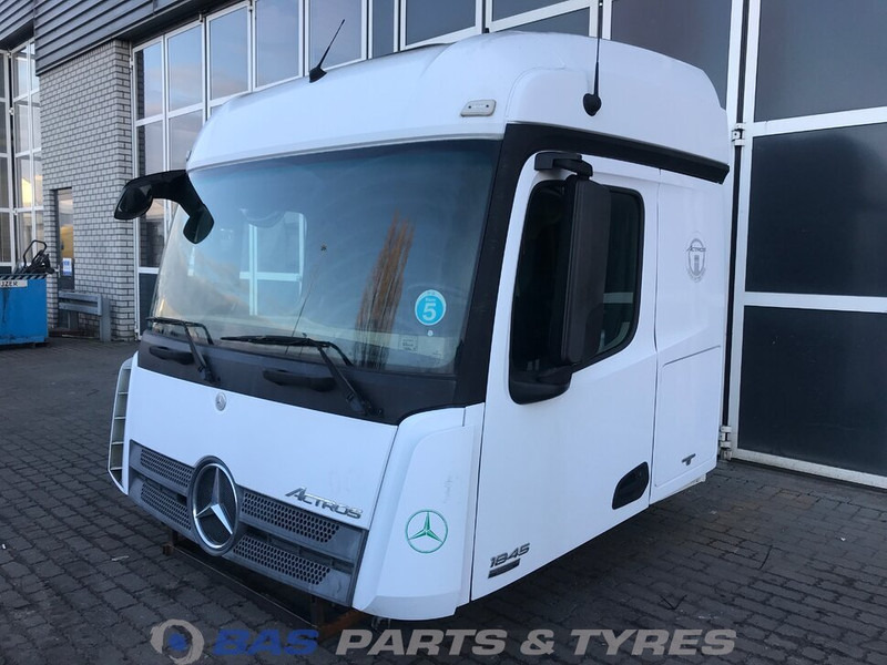 Mercedes-Benz Actros MP4 Mercedes StreamSpace L-cab L2H2 A 000 600 01 01 - Cab and interior for Truck: picture 1 Mercedes-Benz Actros MP4 Mercedes StreamSpace L-cab L2H2 A 000 600 01 01 - Cab and interior for Truck: picture 1