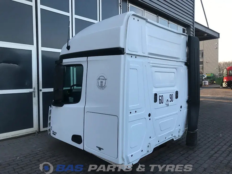 Mercedes-Benz Actros MP4 Mercedes StreamSpace L-cab L2H2 A 000 600 01 01 - Cab and interior for Truck: picture 3 Mercedes-Benz Actros MP4 Mercedes StreamSpace L-cab L2H2 A 000 600 01 01 - Cab and interior for Truck: picture 3