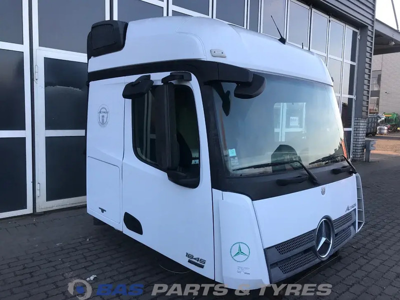 Mercedes-Benz Actros MP4 Mercedes StreamSpace L-cab L2H2 A 000 600 01 01 - Cab and interior for Truck: picture 2 Mercedes-Benz Actros MP4 Mercedes StreamSpace L-cab L2H2 A 000 600 01 01 - Cab and interior for Truck: picture 2