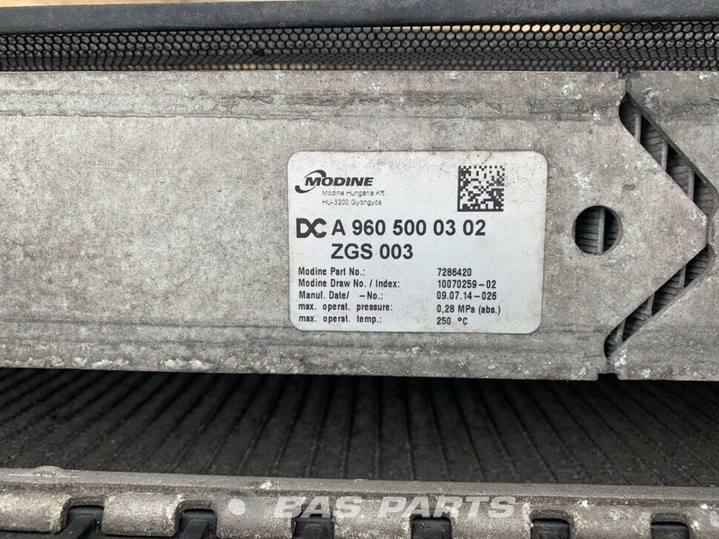 Mercedes-Benz Antos MP4 - Radiator for Truck: picture 3 Mercedes-Benz Antos MP4 - Radiator for Truck: picture 3