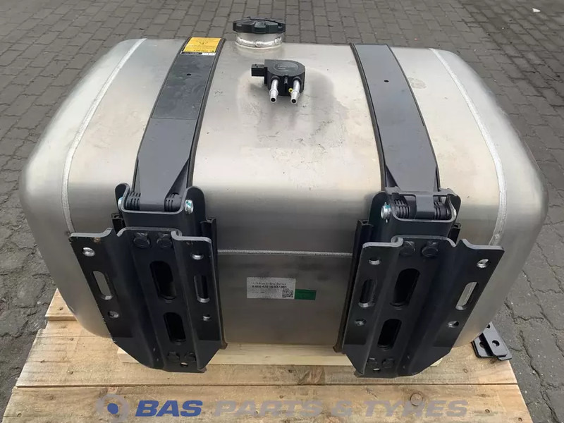 Mercedes-Benz Brandstoftank Mercedes 290 Liter A 960 470 00 04 - Fuel tank for Truck: picture 3 Mercedes-Benz Brandstoftank Mercedes 290 Liter A 960 470 00 04 - Fuel tank for Truck: picture 3