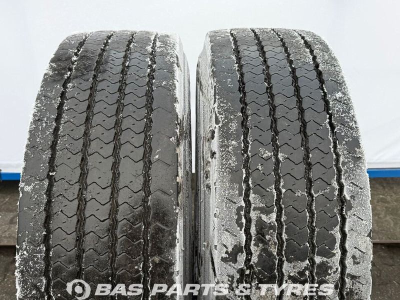 Pirelli Pirelli 315/70R22.5 RETREAD (cover) 156/150 M+S 3PMSF gebruikte set - Tire for Truck: picture 2 Pirelli Pirelli 315/70R22.5 RETREAD (cover) 156/150 M+S 3PMSF gebruikte set - Tire for Truck: picture 2