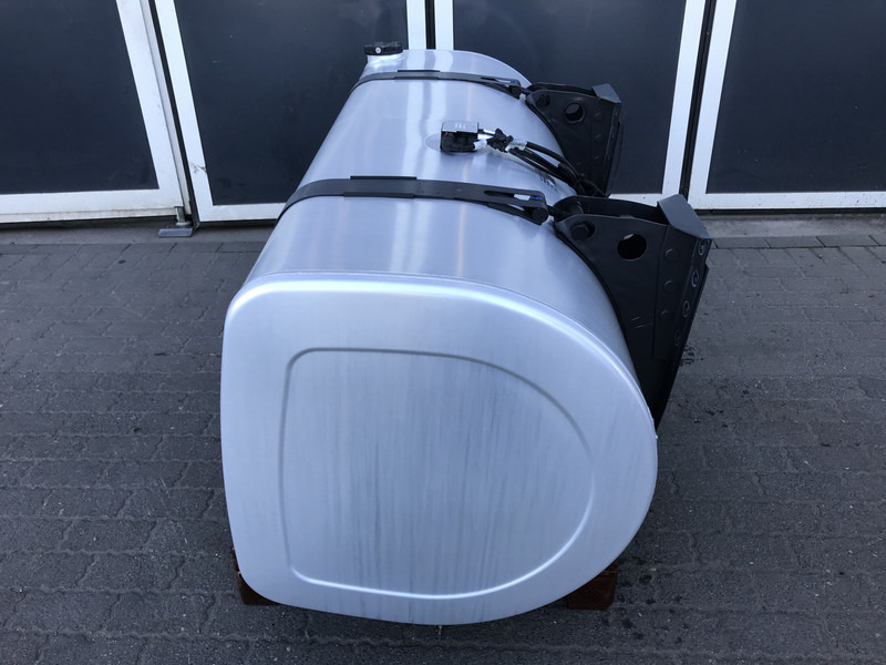 Renault - Fuel tank for Truck: picture 2 Renault - Fuel tank for Truck: picture 2