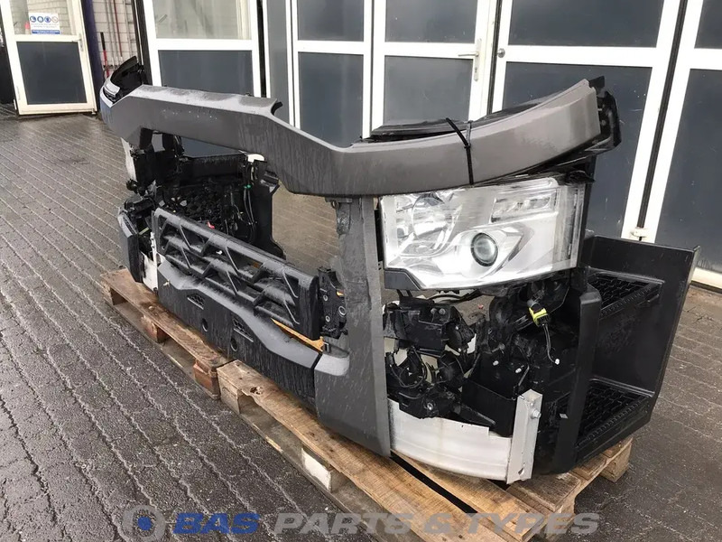 Renault T-Serie Bumper Renault 7482540689 - Bumper for Truck: picture 2 Renault T-Serie Bumper Renault 7482540689 - Bumper for Truck: picture 2