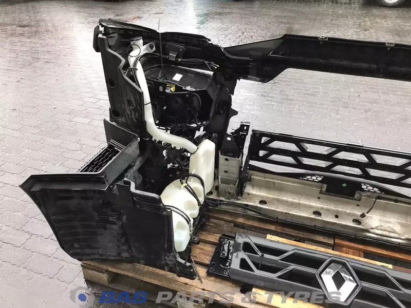 Renault T-Serie Bumper Renault 7482540689 - Bumper for Truck: picture 4 Renault T-Serie Bumper Renault 7482540689 - Bumper for Truck: picture 4