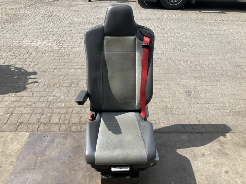 Renault T-Serie - Seat for Truck: picture 1 Renault T-Serie - Seat for Truck: picture 1