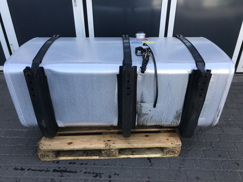 Scania Brandstoftank Scania 700 Liter 1790948 - Fuel tank for Truck: picture 3 Scania Brandstoftank Scania 700 Liter 1790948 - Fuel tank for Truck: picture 3