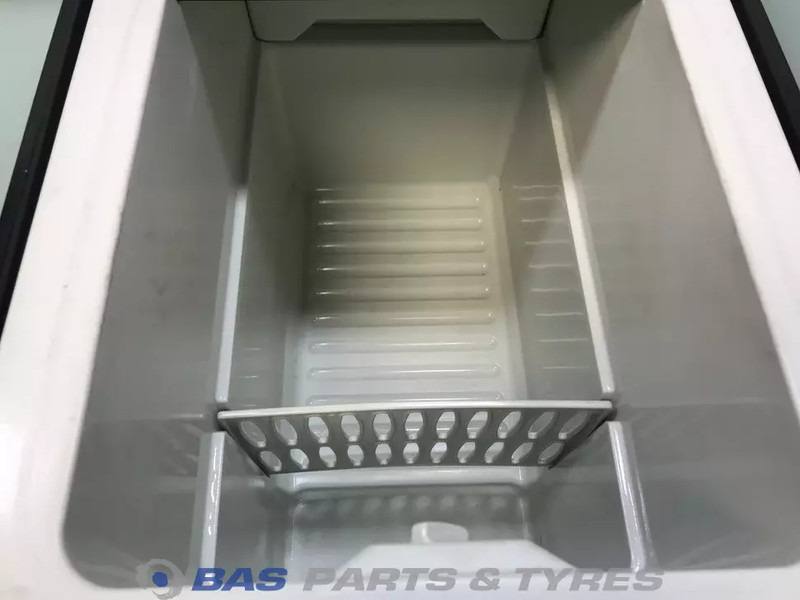 Mercedes-Benz Actros MP4 Koelkast Mercedes 36 Liter A 960 820 03 06 - Spare parts for Truck: picture 5 Mercedes-Benz Actros MP4 Koelkast Mercedes 36 Liter A 960 820 03 06 - Spare parts for Truck: picture 5