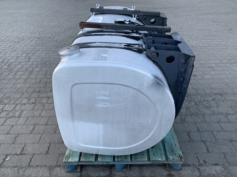 Volvo Brandstoftank Volvo 550 Liter G0000130 - Fuel tank for Truck: picture 2 Volvo Brandstoftank Volvo 550 Liter G0000130 - Fuel tank for Truck: picture 2
