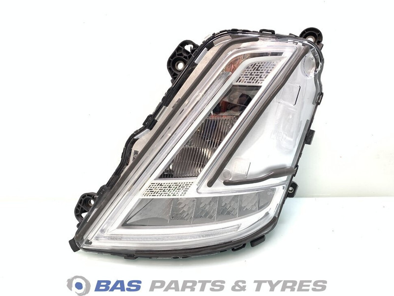 Volvo FM5 - Headlight for Truck: picture 1 Volvo FM5 - Headlight for Truck: picture 1
