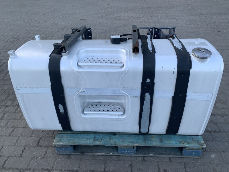Volvo - Fuel tank for Truck: picture 1 Volvo - Fuel tank for Truck: picture 1