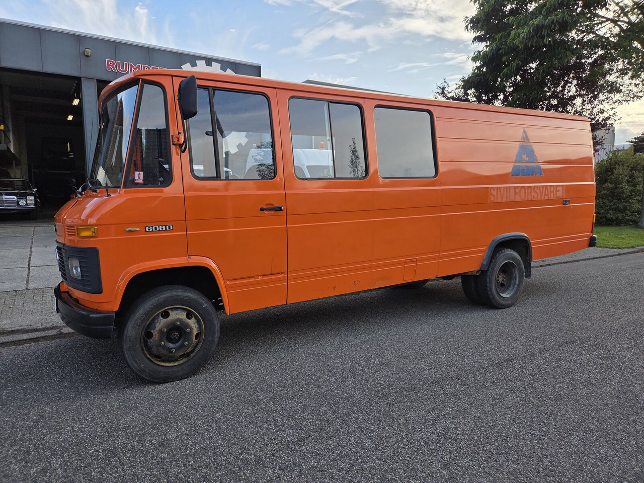 Mercedes-Benz L 608 D dubbel cabine (26700 km) goederen en personen bestelwagen - Passenger van: picture 1 Mercedes-Benz L 608 D dubbel cabine (26700 km) goederen en personen bestelwagen - Passenger van: picture 1