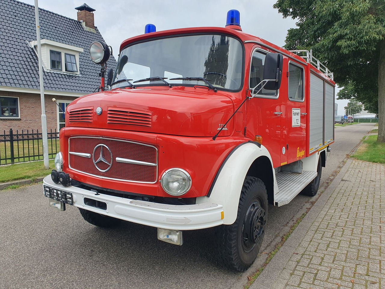 Mercedes-Benz Mercedes LAF 1113 B 4WD | 6-cilinder Turbo (Overland Camper) brandweerwagen - Fire truck: picture 1 Mercedes-Benz Mercedes LAF 1113 B 4WD | 6-cilinder Turbo (Overland Camper) brandweerwagen - Fire truck: picture 1