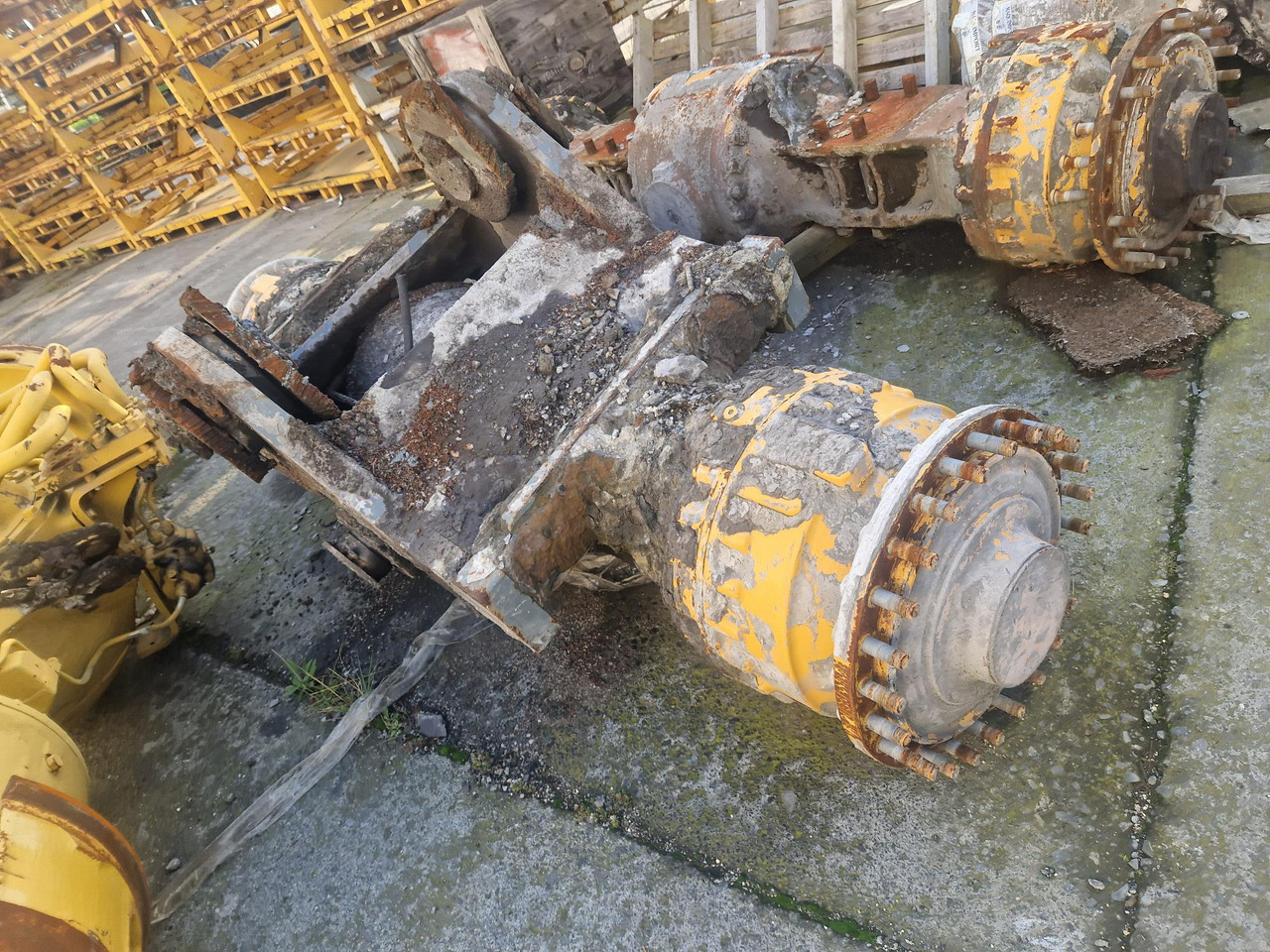 EJE DELANTERO Y TRASERO LIEBHERR L586 (2012) - Axle and parts for Construction machinery: picture 3 EJE DELANTERO Y TRASERO LIEBHERR L586 (2012) - Axle and parts for Construction machinery: picture 3