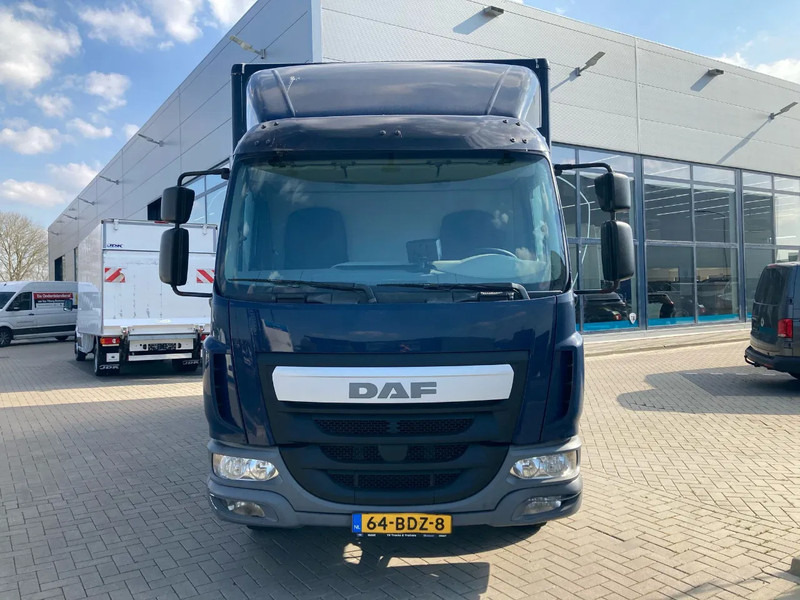 DAF LF 210 Day Cab, Plywood Box, Zijdeur, Laadklep - Box truck: picture 2 DAF LF 210 Day Cab, Plywood Box, Zijdeur, Laadklep - Box truck: picture 2