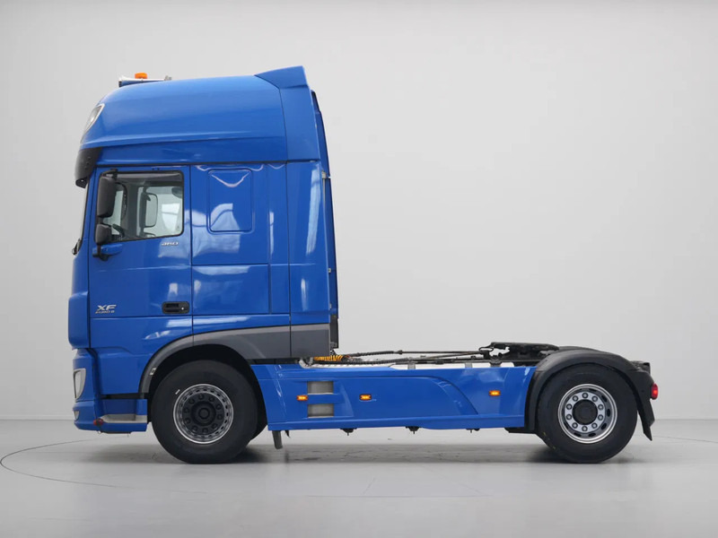 DAF XF 460 FT Super Space Cab - Tractor unit: picture 2 DAF XF 460 FT Super Space Cab - Tractor unit: picture 2