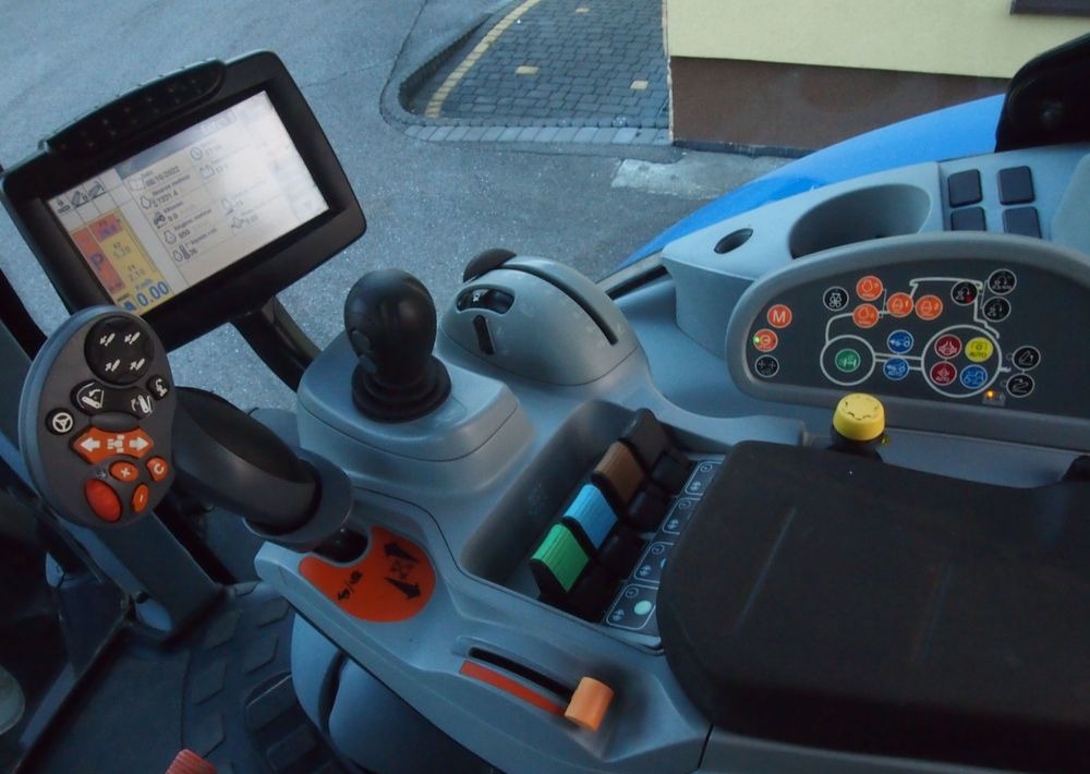 Farm tractor Ciągnik New Holland T7.185 2013 New Holland Autocommand i TUZ: picture 9