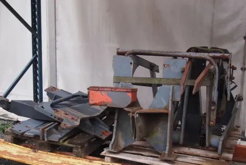 Ładowacz czołowy Tur do ciągnika MF NW JD CLAAS RENAULT - Front loader for tractor: picture 2 Ładowacz czołowy Tur do ciągnika MF NW JD CLAAS RENAULT - Front loader for tractor: picture 2