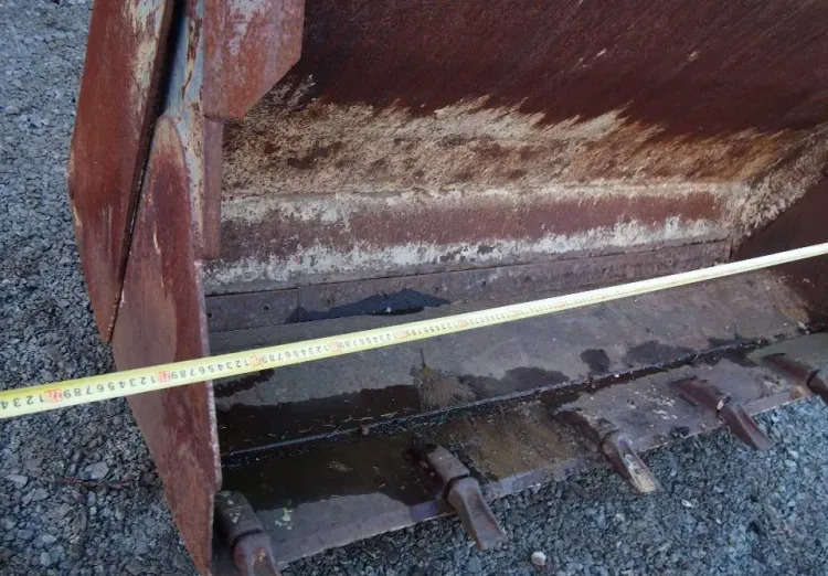 Łyżka do ładowarki otwierana hydraulicznie 2,1m - Loader bucket: picture 2 Łyżka do ładowarki otwierana hydraulicznie 2,1m - Loader bucket: picture 2