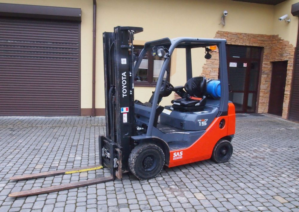 Wózek widłowy Toyota 8FGF15 2018 TRIPLEX system SAS (blokowanie tylnej osi) - LPG forklift: picture 1 Wózek widłowy Toyota 8FGF15 2018 TRIPLEX system SAS (blokowanie tylnej osi) - LPG forklift: picture 1