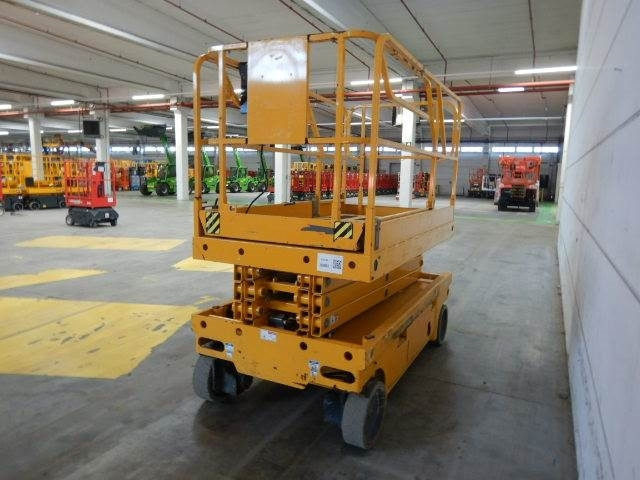 Haulotte Compact 10  - Scissor lift: picture 4 Haulotte Compact 10  - Scissor lift: picture 4