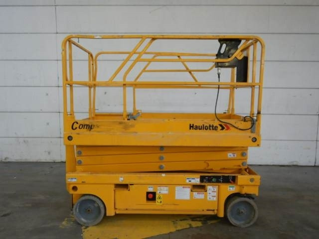 Haulotte Compact 10  - Scissor lift: picture 1 Haulotte Compact 10  - Scissor lift: picture 1
