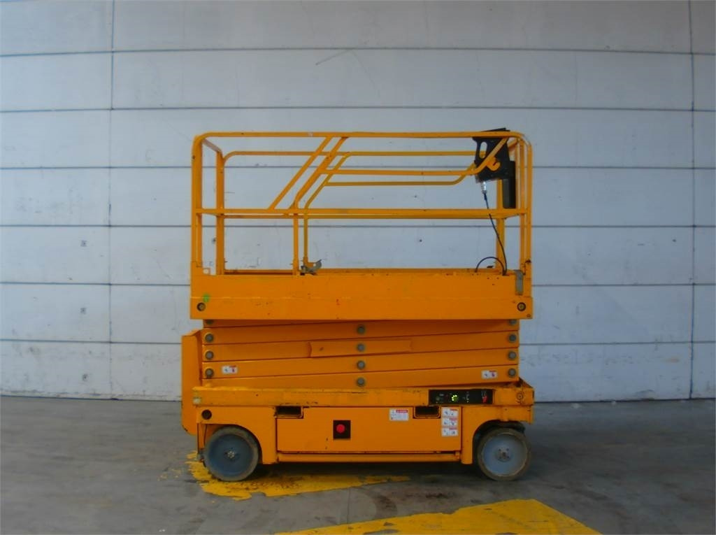 Haulotte Compact 12  - Scissor lift: picture 1 Haulotte Compact 12  - Scissor lift: picture 1