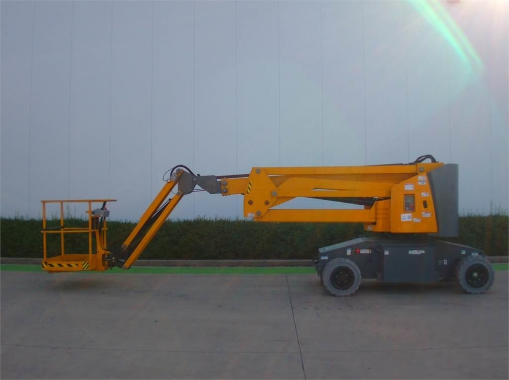 Haulotte HA15IP - Articulated boom: picture 1 Haulotte HA15IP - Articulated boom: picture 1