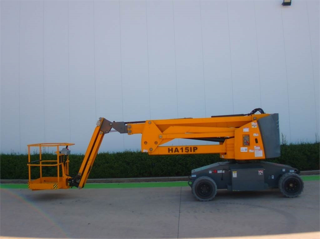 Haulotte HA15IP  - Articulated boom: picture 1 Haulotte HA15IP  - Articulated boom: picture 1