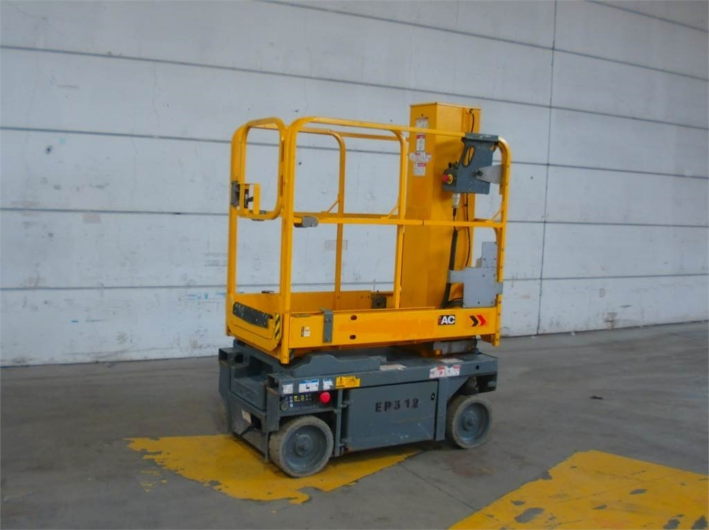 Haulotte STAR8S  - Vertical mast lift: picture 2 Haulotte STAR8S  - Vertical mast lift: picture 2