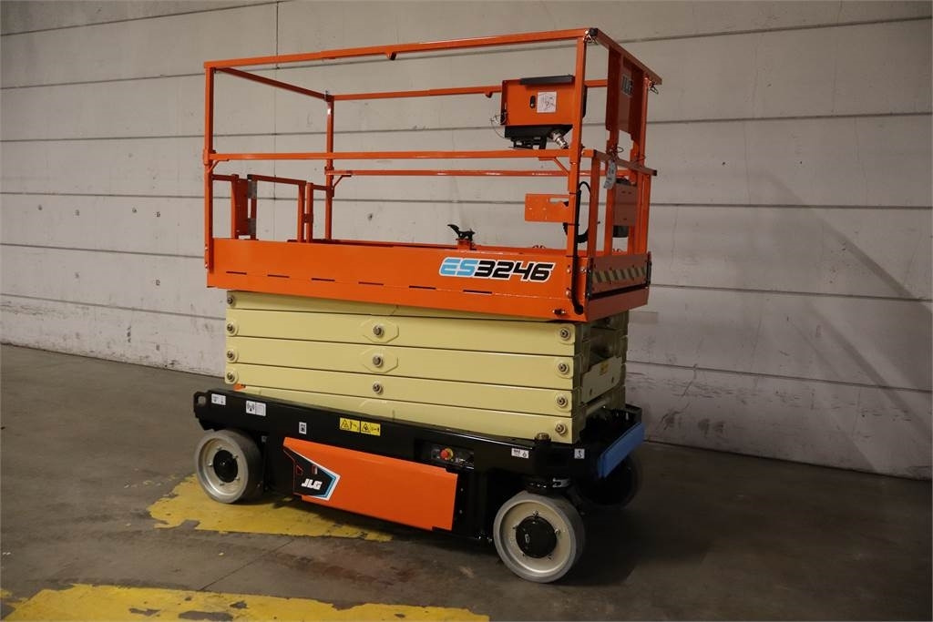 JLG ES3246 - Scissor lift: picture 3 JLG ES3246 - Scissor lift: picture 3