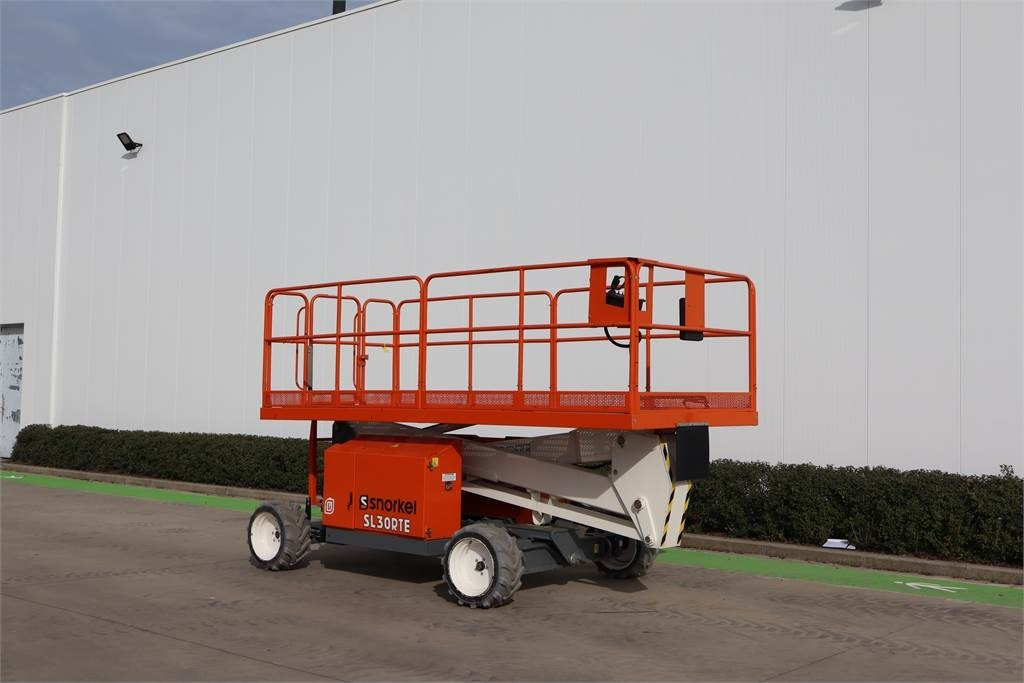 Snorkel SL30RTE - Scissor lift: picture 3 Snorkel SL30RTE - Scissor lift: picture 3