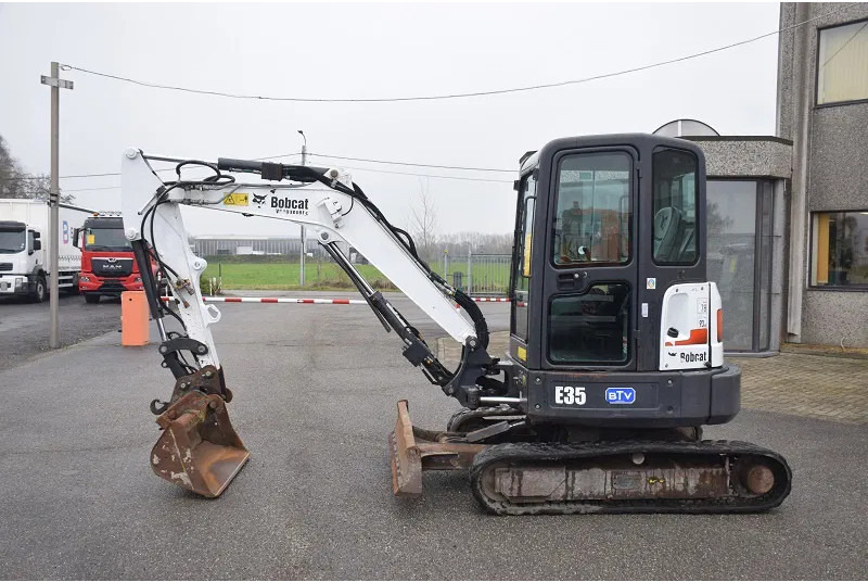 Bobcat E35 - 3500 KG - Mini excavator: picture 5 Bobcat E35 - 3500 KG - Mini excavator: picture 5