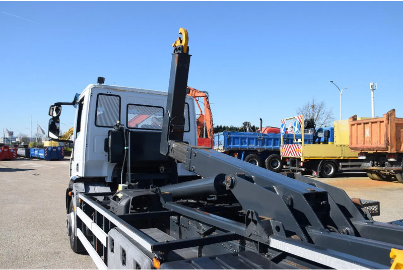 Hook lift truck Iveco Iveco Eurocargo 160E25: picture 8