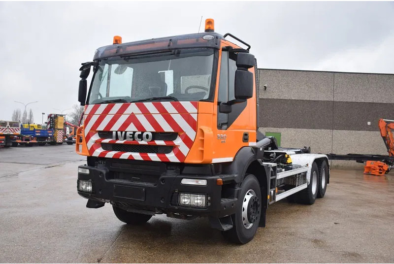 Iveco Trakker 330 - Hook lift truck: picture 4 Iveco Trakker 330 - Hook lift truck: picture 4