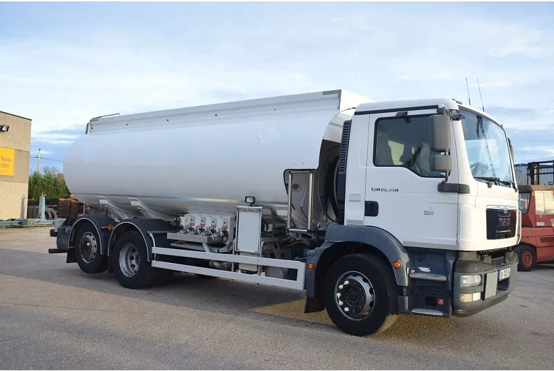 MAN TGM 26.340 - Tank truck: picture 5 MAN TGM 26.340 - Tank truck: picture 5