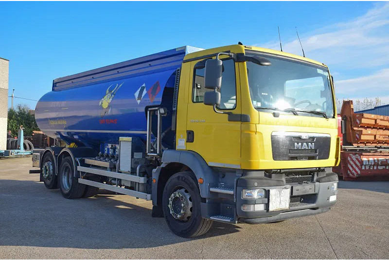 MAN TGM 26.340 - Tank truck: picture 1 MAN TGM 26.340 - Tank truck: picture 1