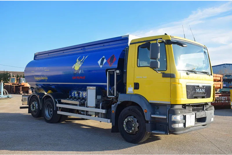 MAN TGM 26.340 - Tank truck: picture 2 MAN TGM 26.340 - Tank truck: picture 2