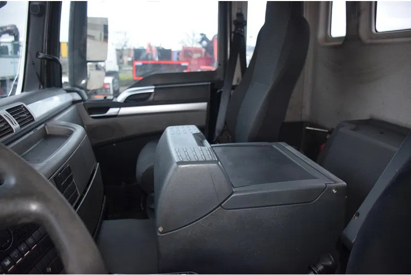 Hook lift truck MAN TGS 26.360: picture 13