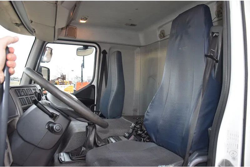 Box truck Volvo FE 300: picture 11