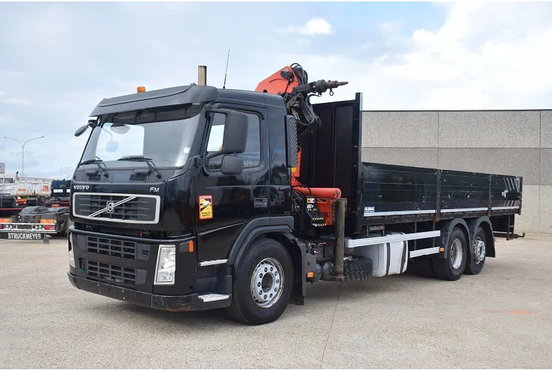 Crane truck Volvo FM 330: picture 6