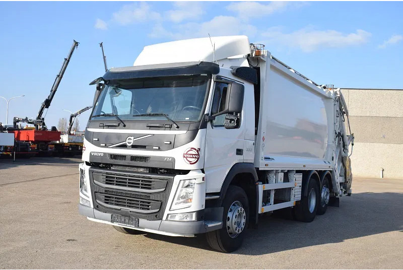 Volvo FM 330 - Garbage truck: picture 2 Volvo FM 330 - Garbage truck: picture 2