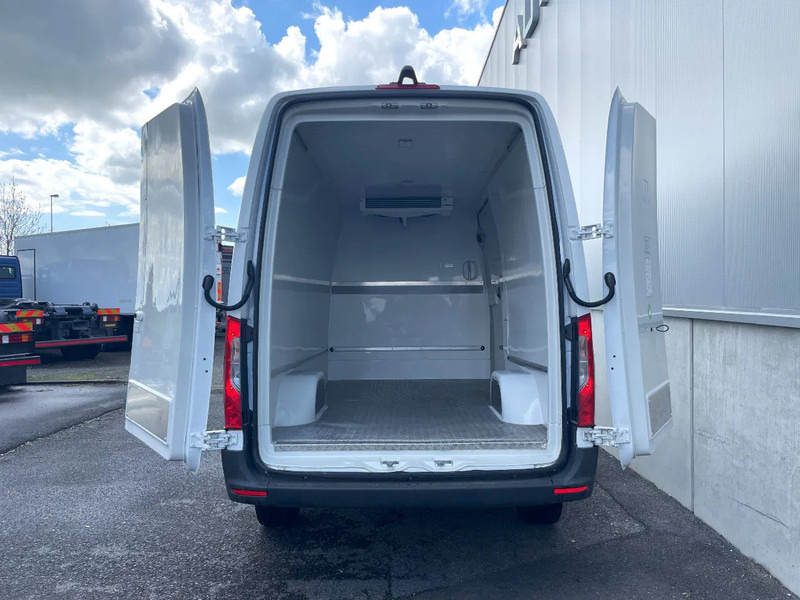 Mercedes-Benz Sprinter 317 *Achteruitrijcamera*Hold-functie*Spiegels verwarmd+elektr. verstelbaar - Refrigerated van: picture 3 Mercedes-Benz Sprinter 317 *Achteruitrijcamera*Hold-functie*Spiegels verwarmd+elektr. verstelbaar - Refrigerated van: picture 3