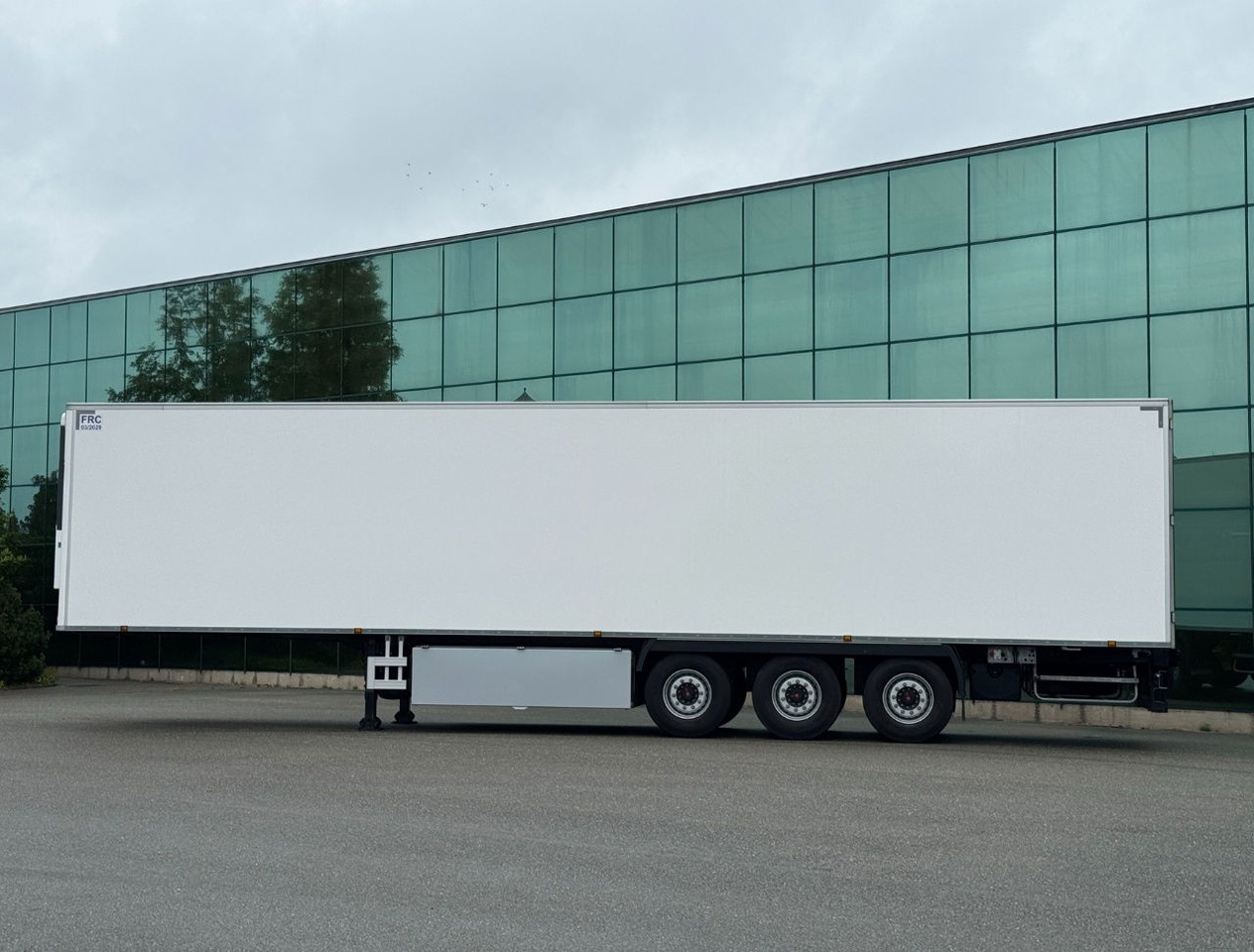 Chereau CSD3 247 CM Wide 265 CM High Thermo King SLXi300 With Only 850 Hours NEW Condition - Refrigerator semi-trailer: picture 2 Chereau CSD3 247 CM Wide 265 CM High Thermo King SLXi300 With Only 850 Hours NEW Condition - Refrigerator semi-trailer: picture 2