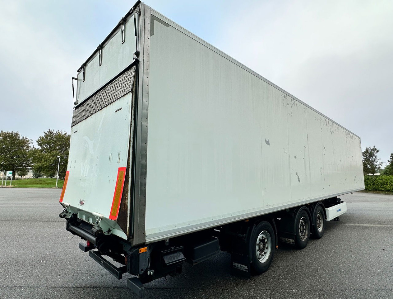 Krone SD Thermo King SLe 200 Lift Axle Steering Axle Tail Lift - Refrigerator semi-trailer: picture 5 Krone SD Thermo King SLe 200 Lift Axle Steering Axle Tail Lift - Refrigerator semi-trailer: picture 5