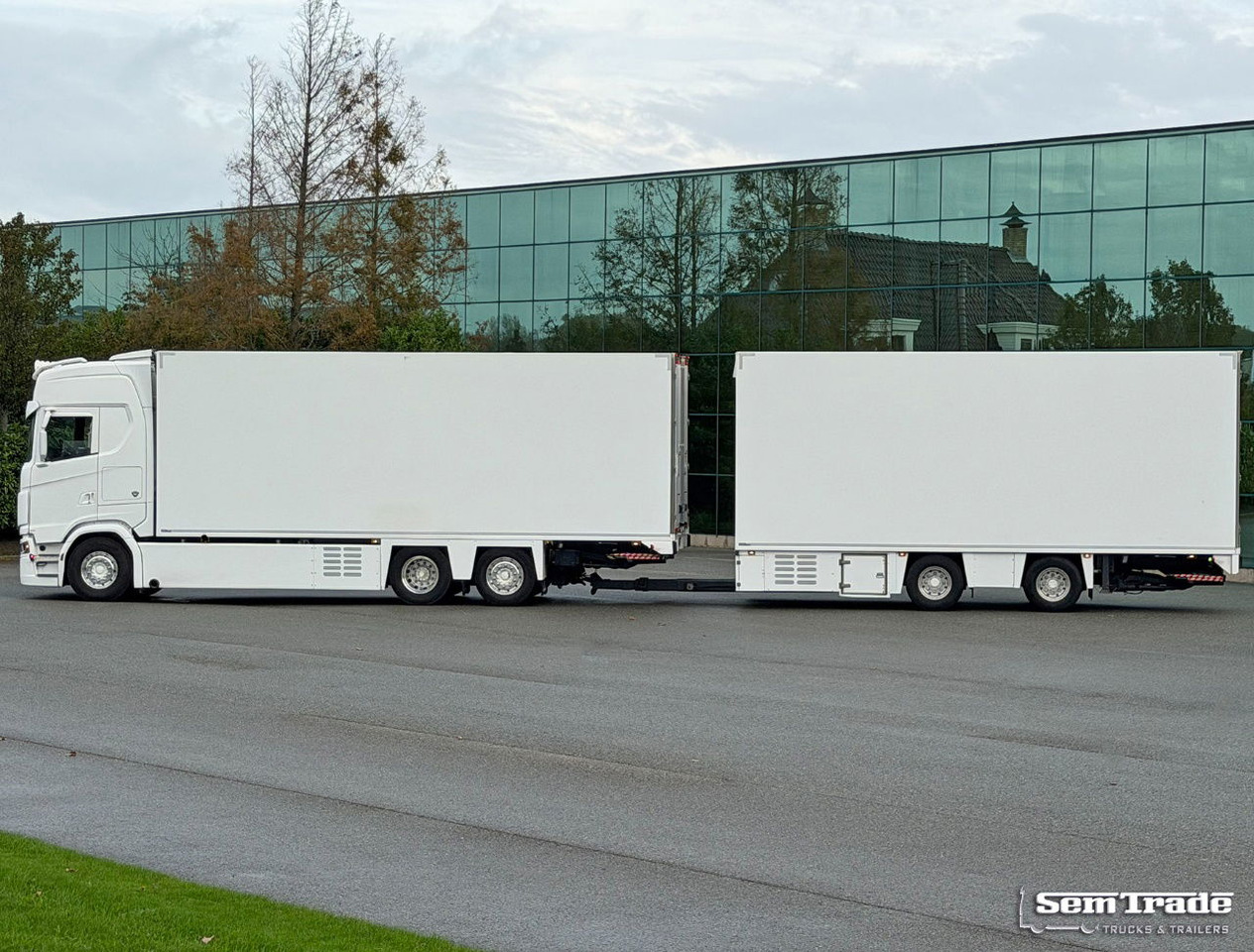 Scania S660 V8 Retarder Full Options 50CC VAN Beurden Boxes 2x Lift Super Condition - Refrigerator truck: picture 2 Scania S660 V8 Retarder Full Options 50CC VAN Beurden Boxes 2x Lift Super Condition - Refrigerator truck: picture 2