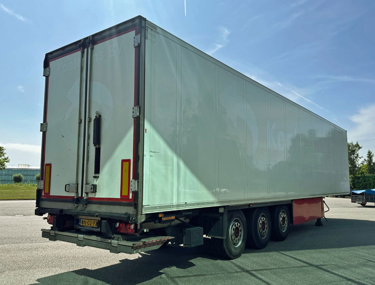 Schmitz Cargobull SCBS3B 270 CM High Flower Wide Liftaxle Tail Lift NL Trailer 6 - Refrigerator semi-trailer: picture 5 Schmitz Cargobull SCBS3B 270 CM High Flower Wide Liftaxle Tail Lift NL Trailer 6 - Refrigerator semi-trailer: picture 5