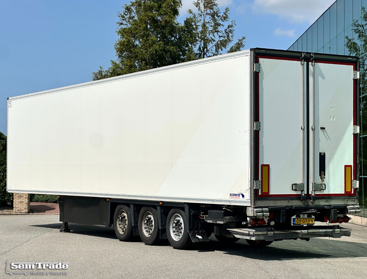 Schmitz Cargobull SCBS3B Carrier Vector 1550 Tail Lift 275 CM High Inside TOP Condition - Refrigerator semi-trailer: picture 3 Schmitz Cargobull SCBS3B Carrier Vector 1550 Tail Lift 275 CM High Inside TOP Condition - Refrigerator semi-trailer: picture 3