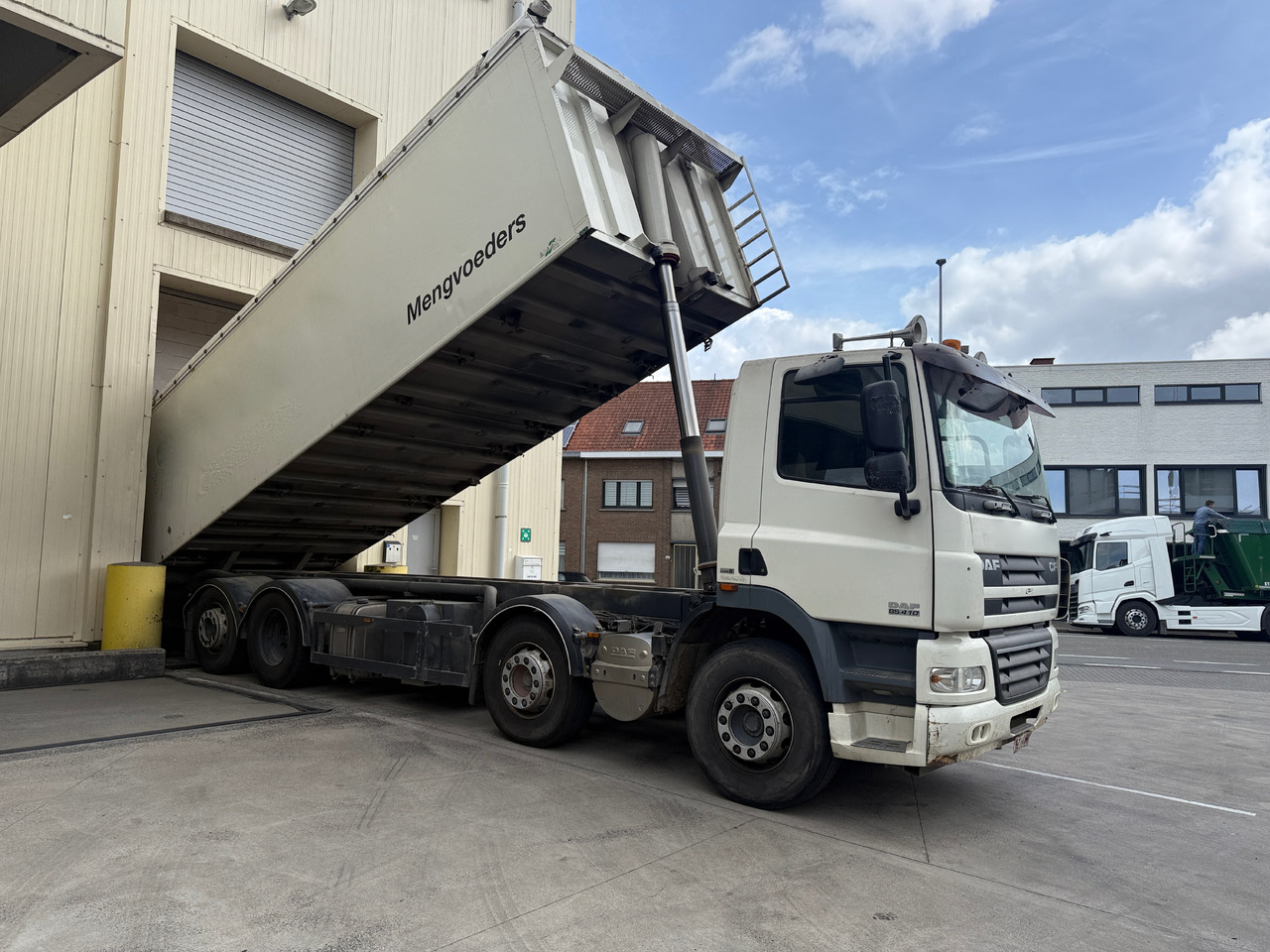 DAF 410 8X2 TIPPER, blowing system, compressor, compartments - Tipper: picture 1 DAF 410 8X2 TIPPER, blowing system, compressor, compartments - Tipper: picture 1